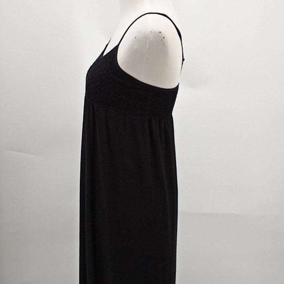 Elegant Black Maxi Dress - Picture 4 of 11